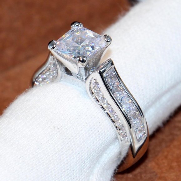 NEW 925 Silver Diamond 2PC Engagement Ring Set - Picture 2 of 6